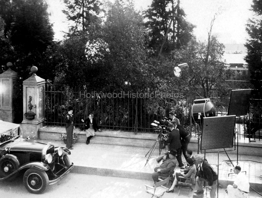 Charlie Chaplin 1931 1 City Lights being directed by Henry Bergman WM.jpg